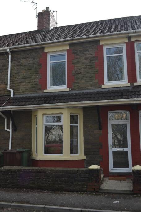 Entire 3 Bedroom House Near Caerphilly Station Екстер'єр фото